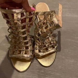 NWT Vince Camoto Gold Metallic Shimmer Genuine Leather Caged Heels Shoes 8.5